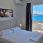Ξενοδοχείο Joan 3*